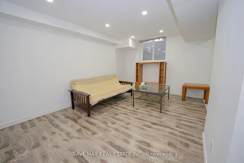 8 Joanne Court, Brampton, ON L6Y 2J8