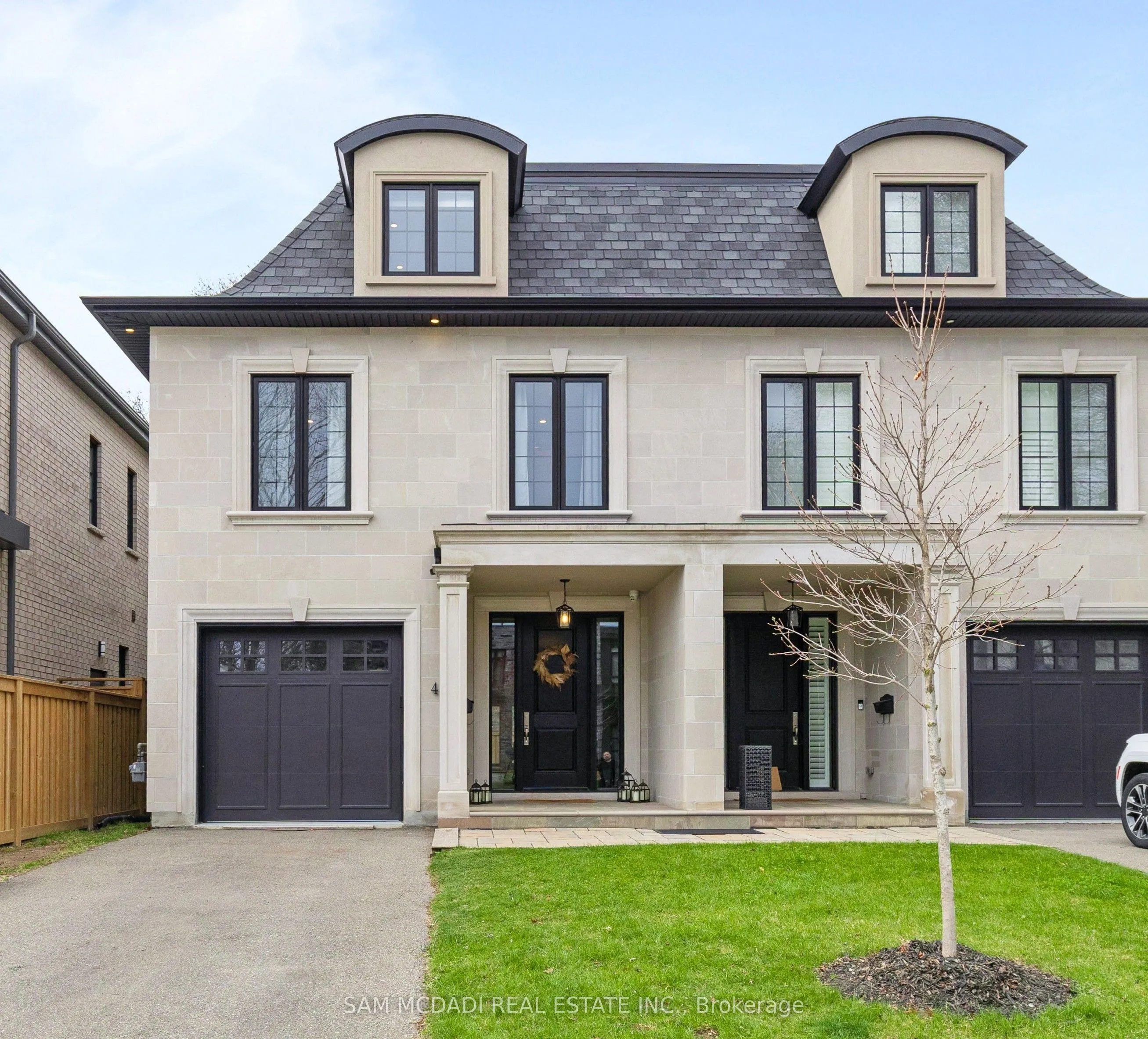4 Iroquois Avenue, Mississauga, ON L5G 1M6