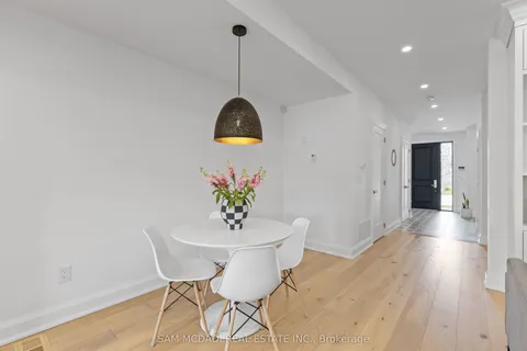 4 Iroquois Avenue, Mississauga, ON L5G 1M6