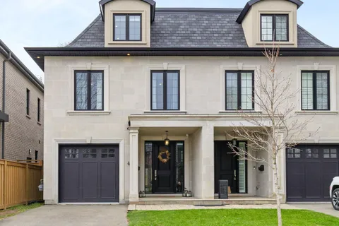 4 Iroquois Avenue, Mississauga, ON L5G 1M6