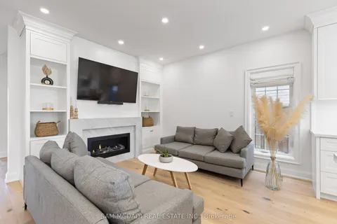 4 Iroquois Avenue, Mississauga, ON L5G 1M6