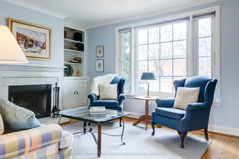 43 Bethnal Avenue, Toronto, ON M8Y 1Y8