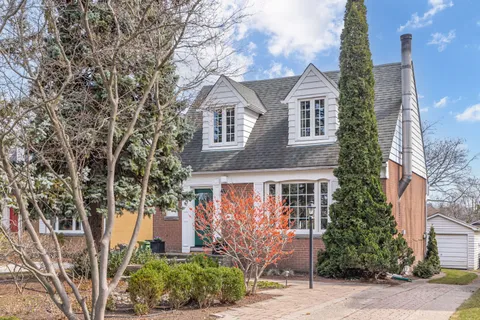43 Bethnal Avenue, Toronto, ON M8Y 1Y8