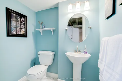 43 Bethnal Avenue, Toronto, ON M8Y 1Y8