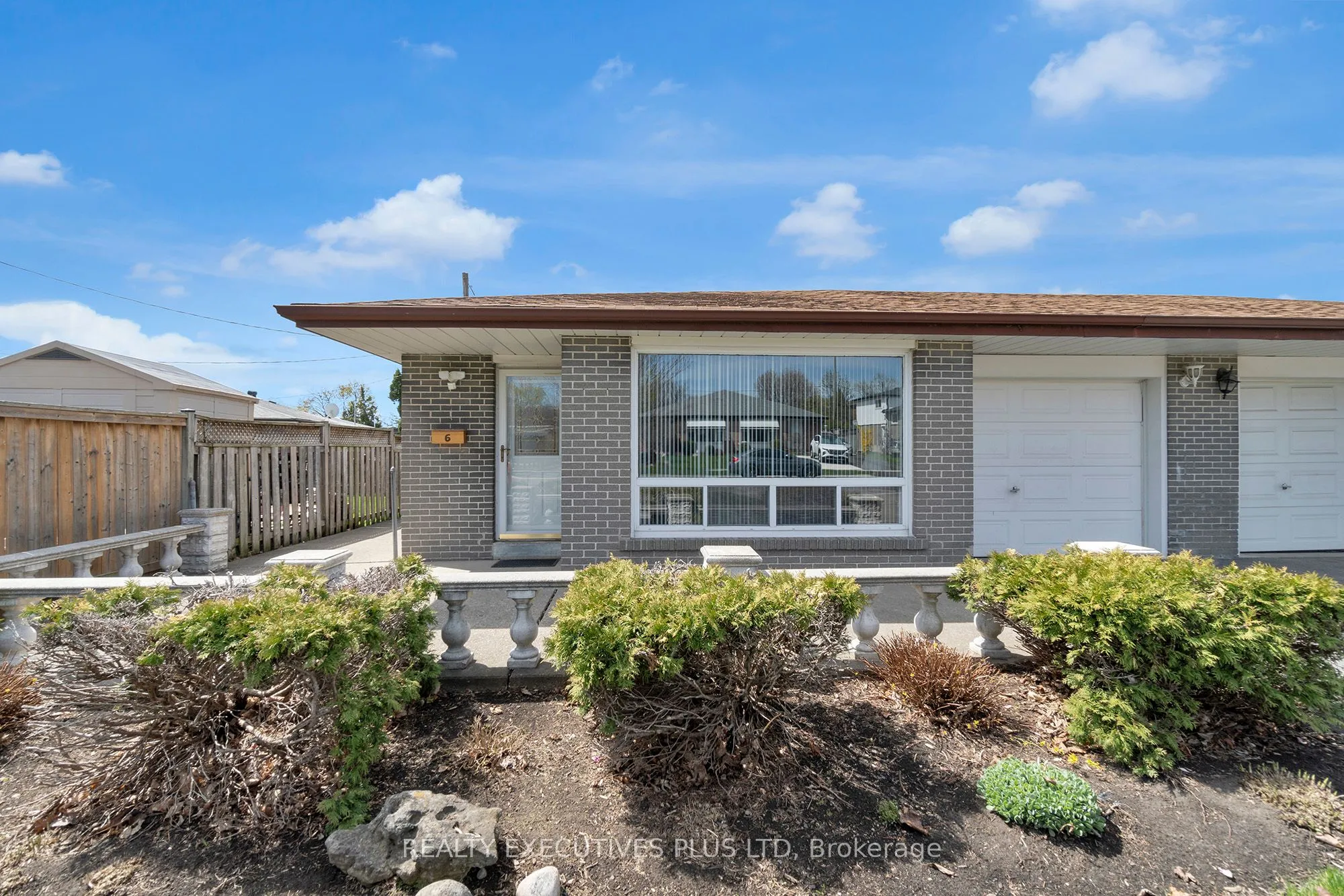 6 Dartford Road, Brampton, ON L6T 2Z4