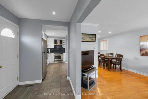 6 Dartford Road, Brampton, ON L6T 2Z4