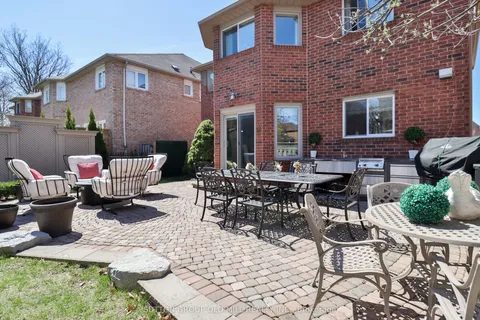 6835 Forest Park Drive, Mississauga, ON L5N 6X5
