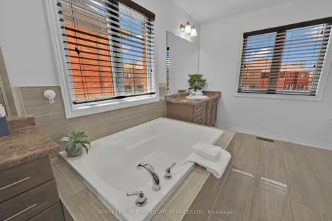 60 Valleyway Drive, Brampton, ON L6X 5G1