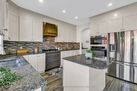8 Young Garden Crescent, Brampton, ON L6Y 6A4