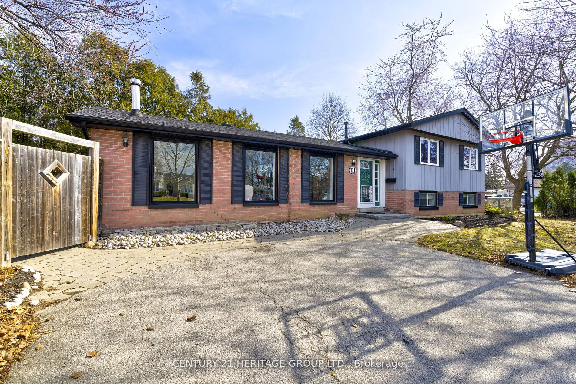 111 Lorne Scots Drive, Milton, ON L9T 2Z5