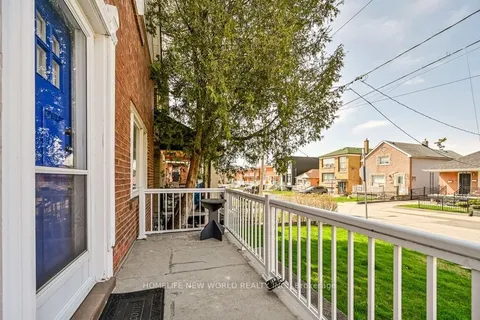 181 Kane Avenue, Toronto, ON M6M 3N4