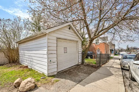 181 Kane Avenue, Toronto, ON M6M 3N4