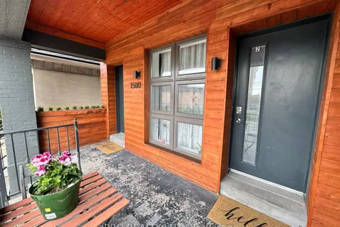 1580 Davenport Road, Toronto, ON M6H 2J2