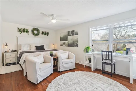 1044 RUNNYMEAD Crescent, Oakville, ON L6M 1C4
