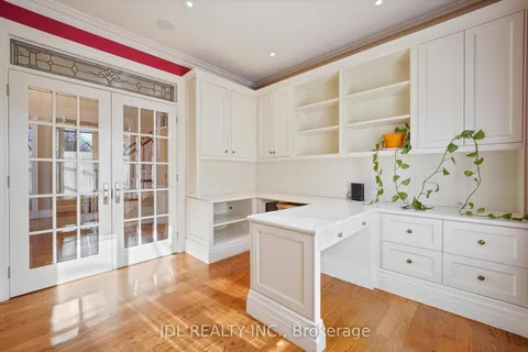 1283 Lindburgh Court, Mississauga, ON L5H 4J2