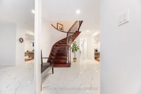 4354 Waterford Crescent, Mississauga, ON L5R 2B2