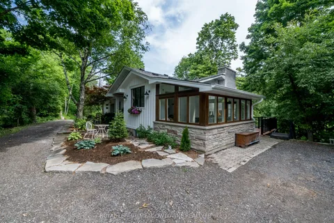27 Tweedle Street, Halton Hills, ON L7G 3S6
