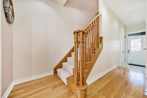 8 Icefall Road, Caledon, ON L7C 3T6