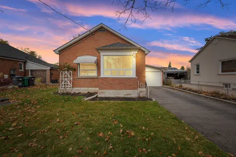 54 Woodward Avenue, Brampton, ON L6V 1K4