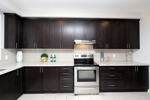 3020 George Savage Avenue, Oakville, ON L6M 0Z1