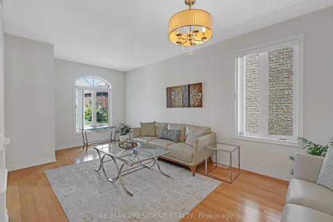 7 Wellpark Way, Brampton, ON L6P 3Z6