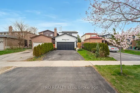 738 Greycedar Crescent, Mississauga, ON L4W 3J8