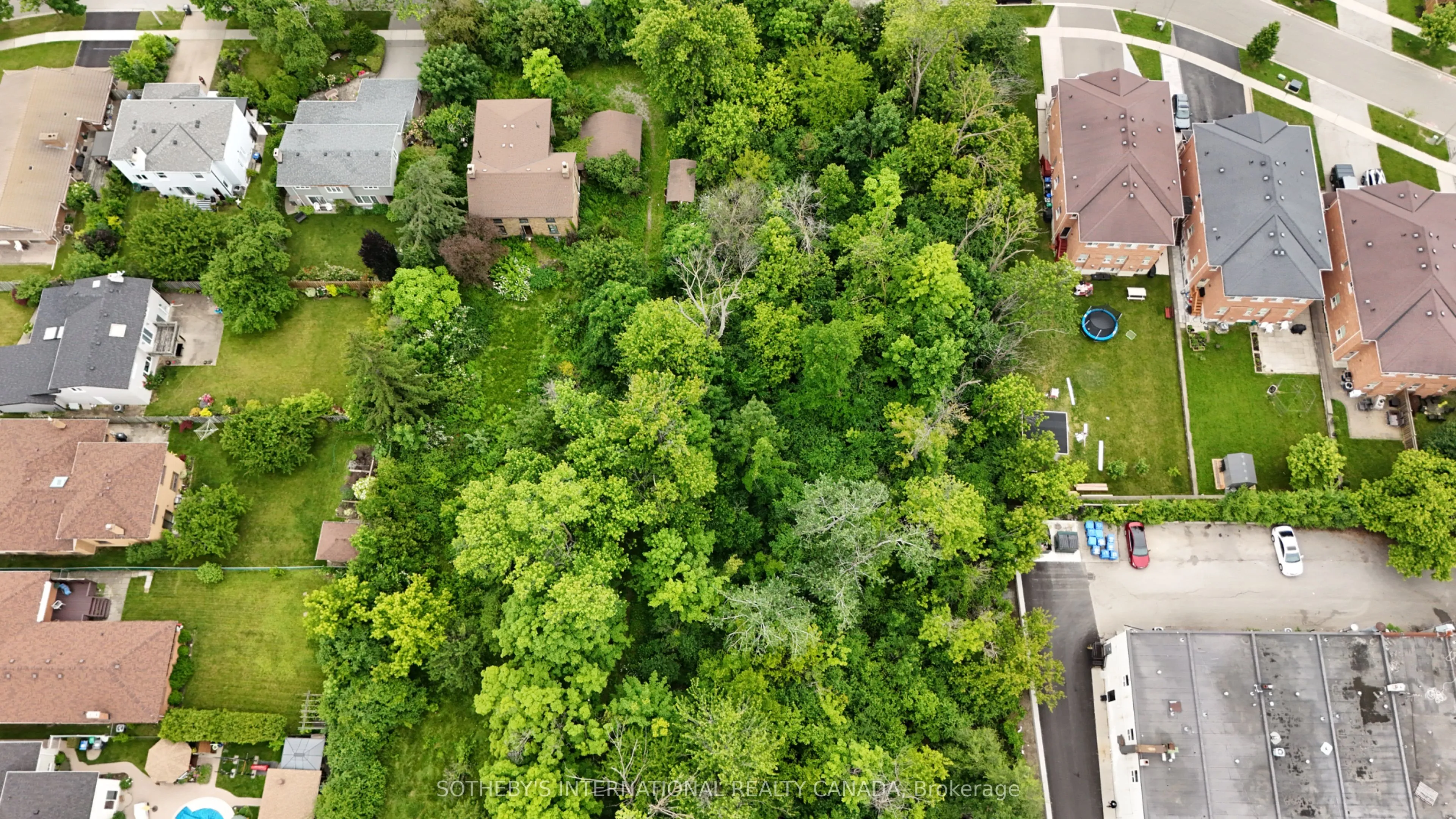 1050 BURNHAMTHORPE Road, ON L4Y 2X6