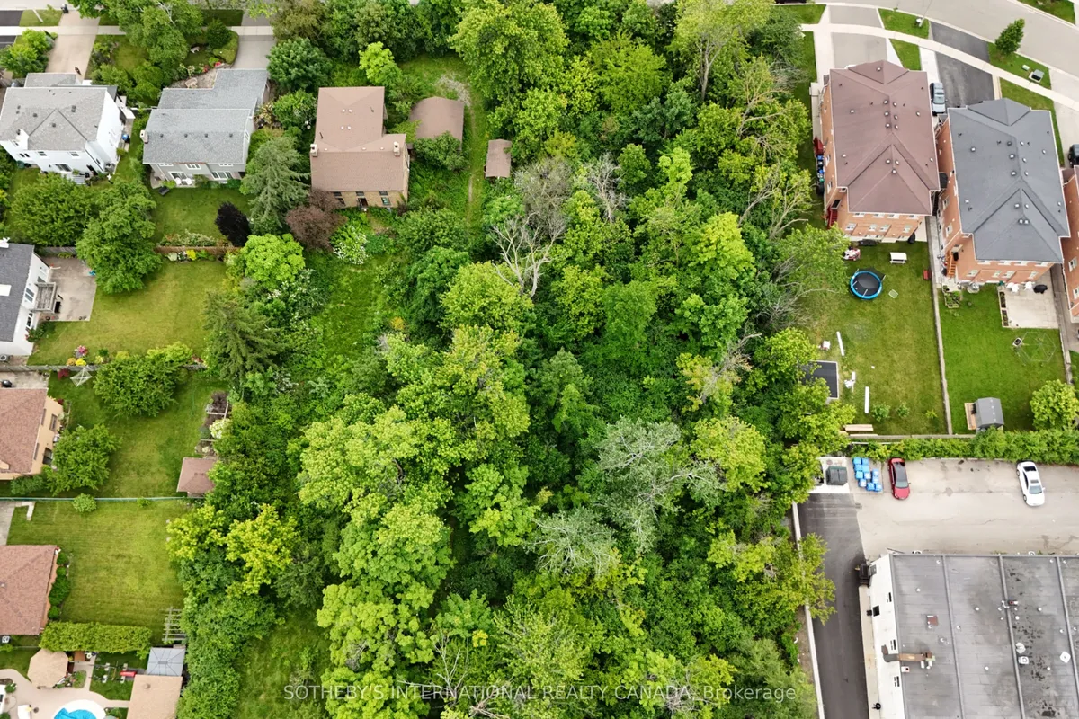 1050 BURNHAMTHORPE Road, ON L4Y 2X6