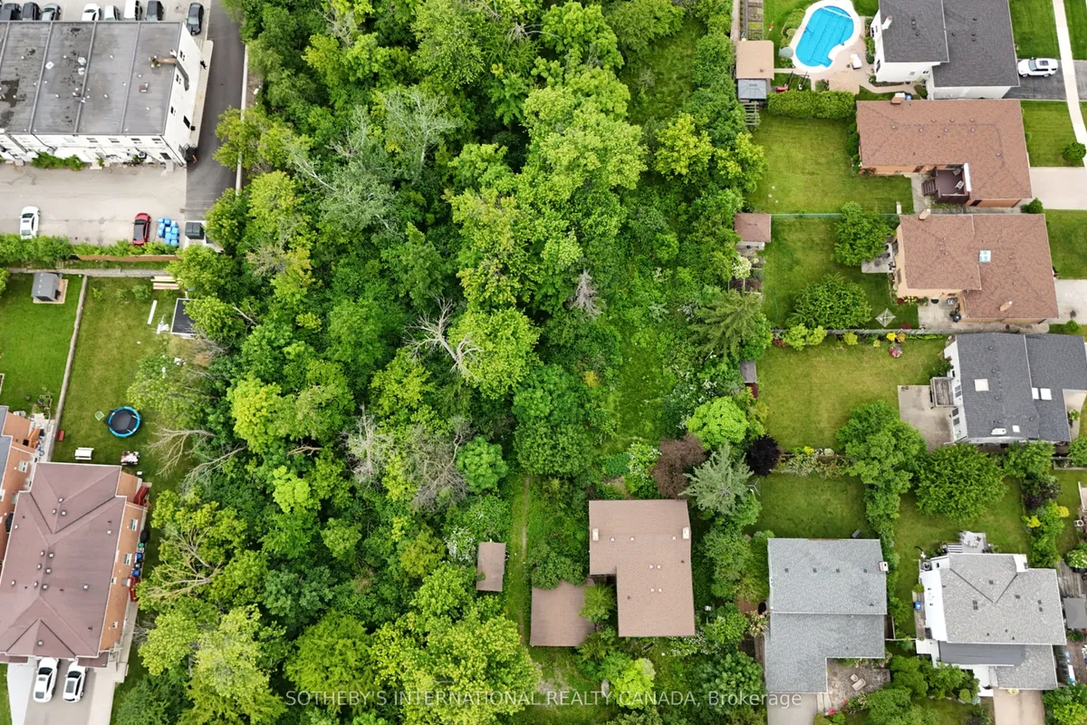 1050 BURNHAMTHORPE Road, ON L4Y 2X6