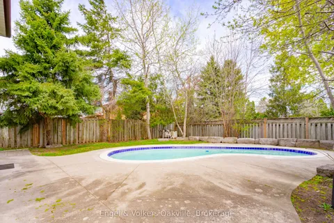 2247 Malden Court, Mississauga, ON L5K 1W4