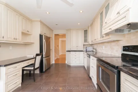 2247 Malden Court, Mississauga, ON L5K 1W4