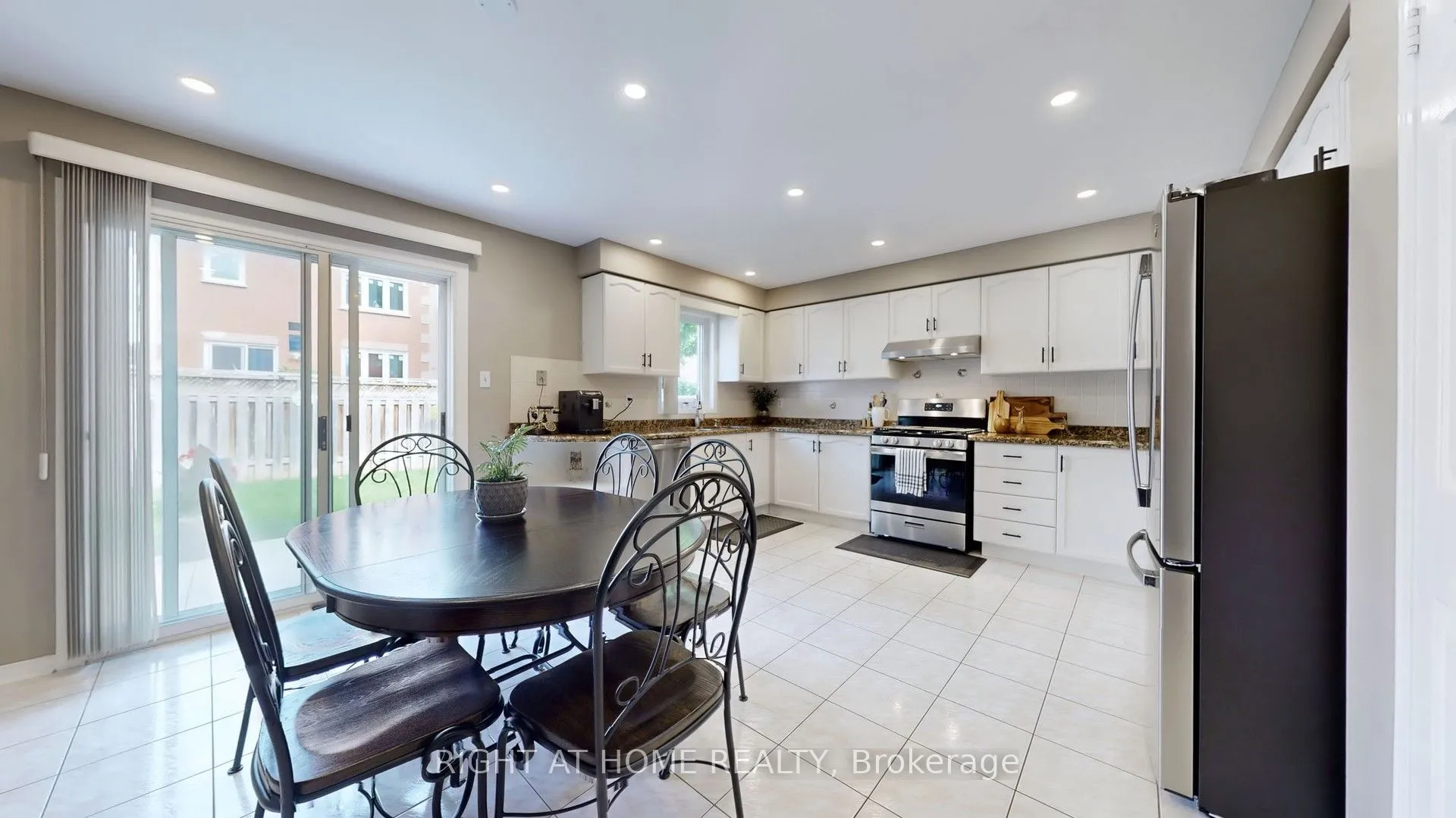 102 Mullis Crescent, Brampton, ON L6Y 4T1