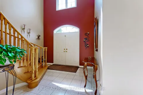 102 Mullis Crescent, Brampton, ON L6Y 4T1