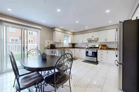 102 Mullis Crescent, Brampton, ON L6Y 4T1
