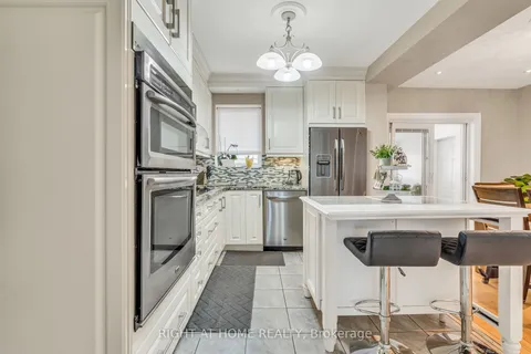 12 Porter Avenue, Toronto, ON M6N 2G9