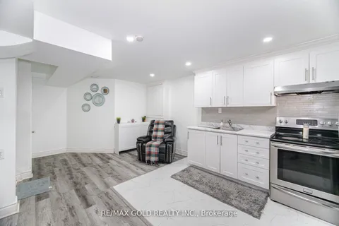7 Creekwood Drive, Brampton, ON L7A 1G6
