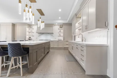 1217 Ironbridge Road, Oakville, ON L6M 5M5