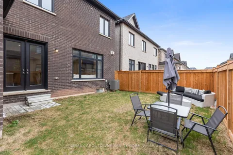 1217 Ironbridge Road, Oakville, ON L6M 5M5