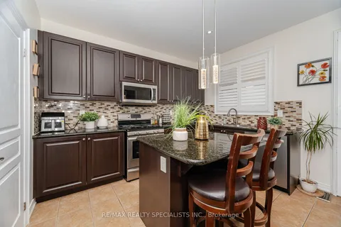 15 Cranwood Circle, Brampton, ON L6Y 0Y4