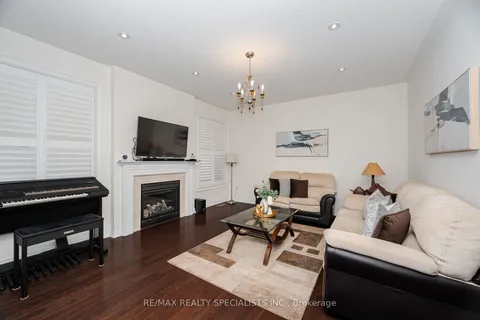 15 Cranwood Circle, Brampton, ON L6Y 0Y4