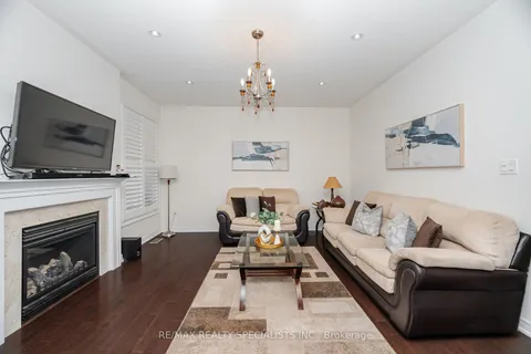 15 Cranwood Circle, Brampton, ON L6Y 0Y4
