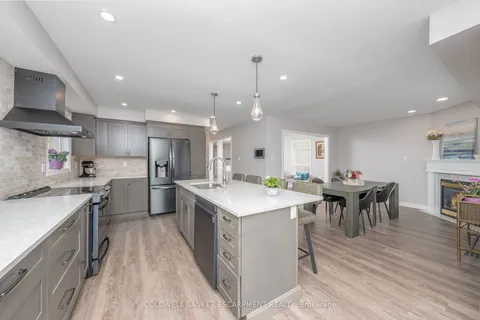 26 Spruce Boulevard, Halton Hills, ON L7J 2Y2
