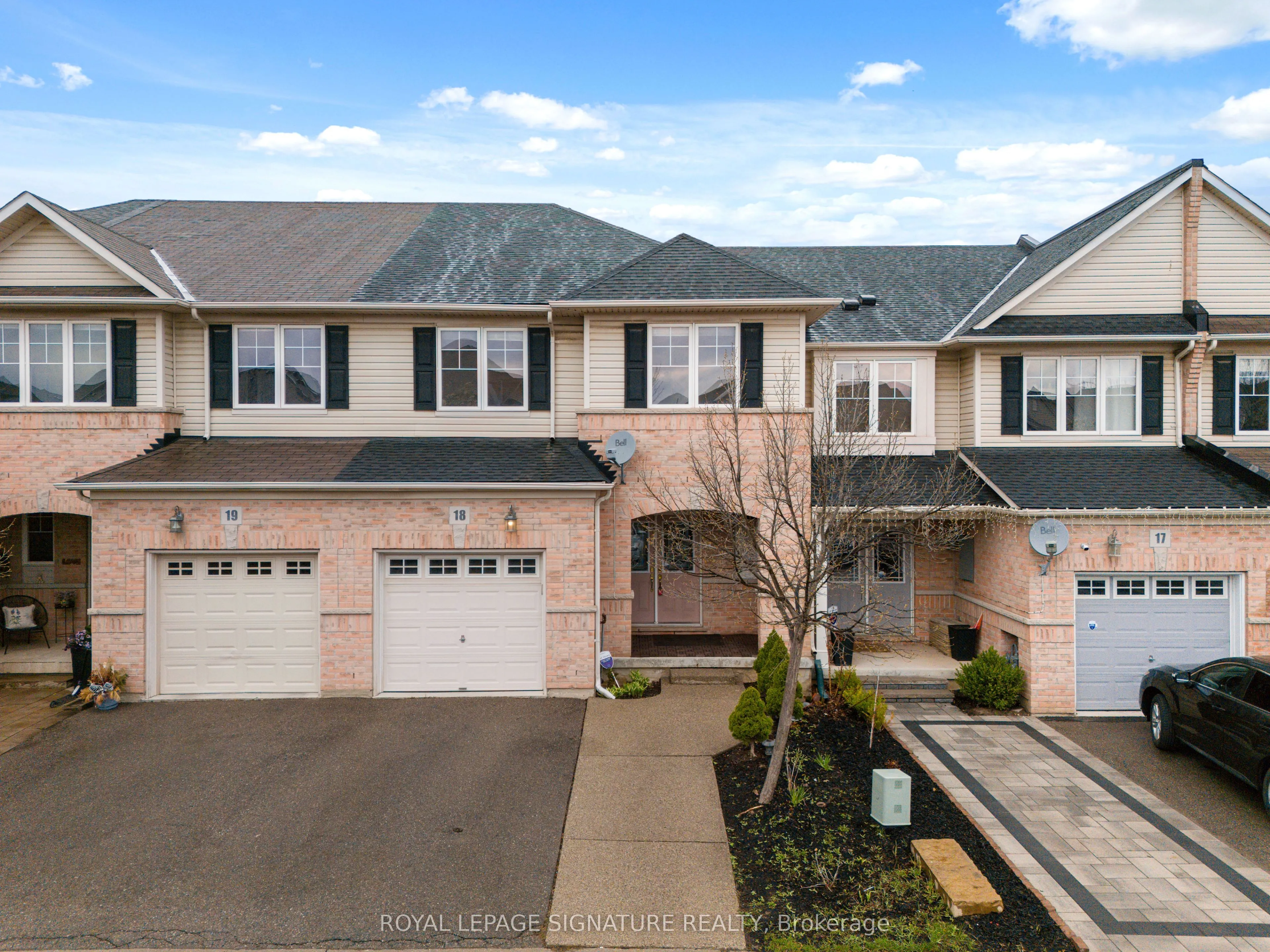 3275 Stalybridge Drive, Oakville, ON L6M 0L2