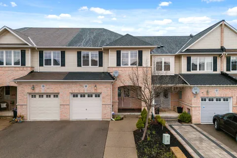 3275 Stalybridge Drive, Oakville, ON L6M 0L2