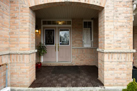 3275 Stalybridge Drive, Oakville, ON L6M 0L2