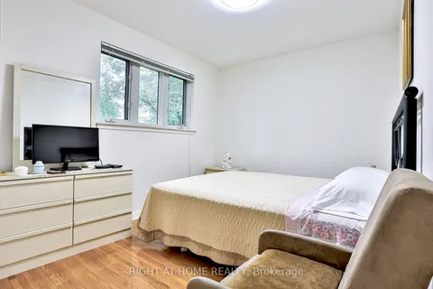 15 Tinton Crescent, Toronto, ON M9V 2H9