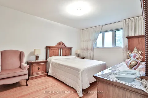 15 Tinton Crescent, Toronto, ON M9V 2H9