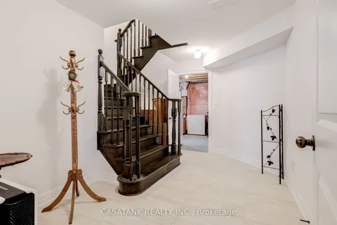 35 Foxtail Court, Halton Hills, ON L7G 0J6