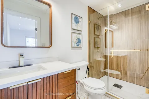 16 Paragon Road, Toronto, ON M9R 1J5