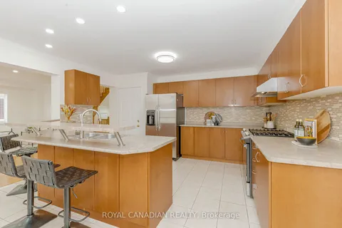 2452 Pathfinder Drive, Burlington, ON L7L 6X9